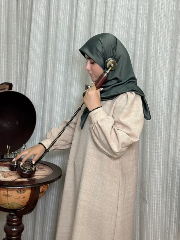 عبا زنانه کدB کرپ شانتون روژا