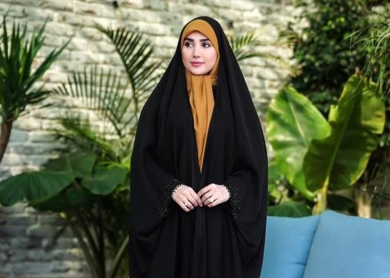 چگونه چادر مشکی را راحت و شیک سر کنیم؟